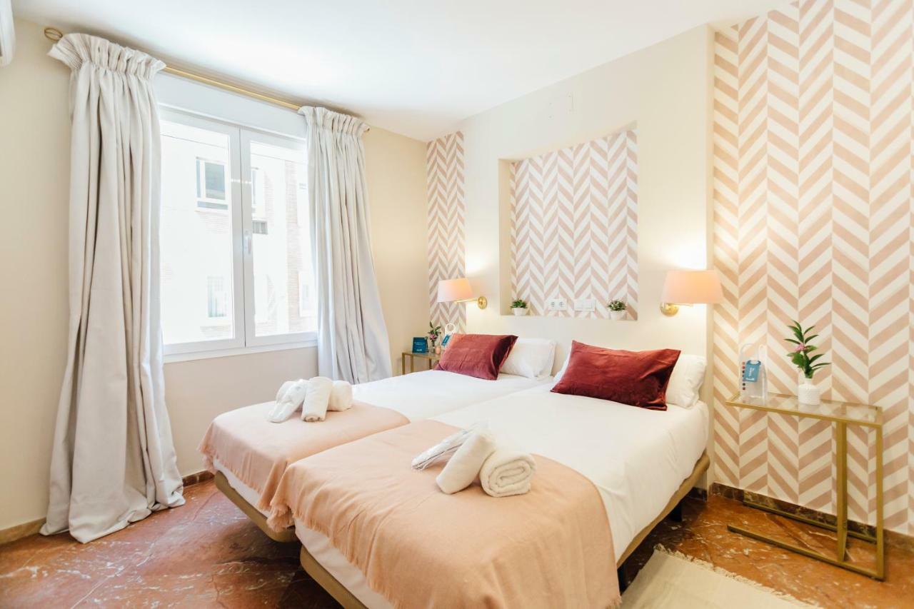 Stylish And Wide- 3Bdr 3Bth- Los Remedios Sevilla Eksteriør billede