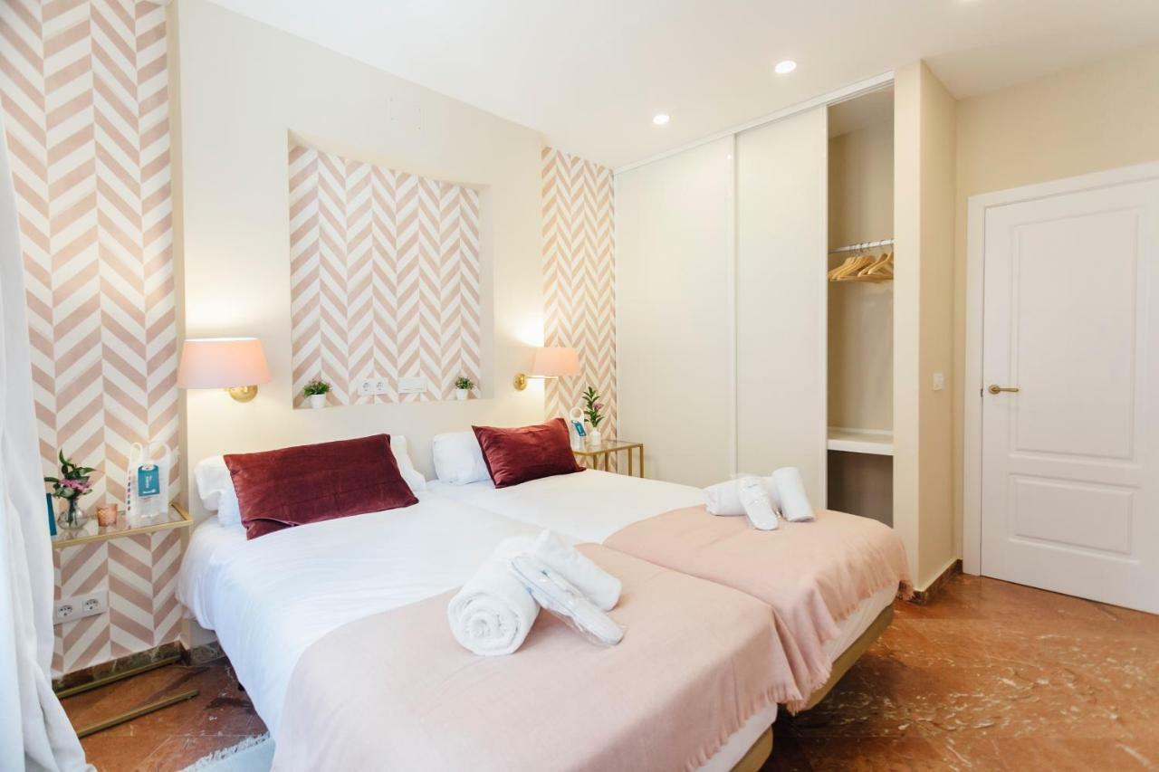 Stylish And Wide- 3Bdr 3Bth- Los Remedios Sevilla Eksteriør billede